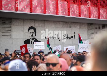 Tunis, Tunesien. Mai 2024. Tunis, Tunesien. Mai 2024. In Tunis findet eine große Kundgebung zum Internationalen Tag der Arbeiter statt, aber auch zum palästinensischen Widerstand während des verheerenden Krieges gegen Gaza. Mehrere palästinensische Flaggen wurden während der Veranstaltung gewunken, neben der tunesischen Flagge und den UGTT-Flaggen. Der Generalsekretär der tunesischen Gewerkschaft (UGTT) Noureddine Taboubi hielt während der Veranstaltung eine Rede vom UGTT-Hauptsitz (Credit Image: © Hasan mrad/IMAGESLIVE via ZUMA Press Wire) NUR REDAKTIONELLE VERWENDUNG! Nicht für kommerzielle ZWECKE! Stockfoto