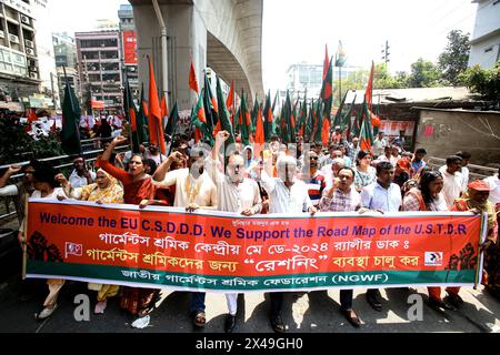 Am 1. Mai 2024 nahmen Bekleidungsarbeiter und andere Aktivisten der Arbeiterorganisation an einer Demonstration zum Mai oder Internationalen Arbeitstag in Dhaka, Bangladesch, Teil. Dhaka Dhaka Bezirk Bangladesch Copyright: XHabiburxRahmanx Stockfoto