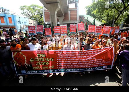 Am 1. Mai 2024 nahmen Bekleidungsarbeiter und andere Aktivisten der Arbeiterorganisation an einer Demonstration zum Mai oder Internationalen Arbeitstag in Dhaka, Bangladesch, Teil. Dhaka Dhaka Bezirk Bangladesch Copyright: XHabiburxRahmanx Stockfoto