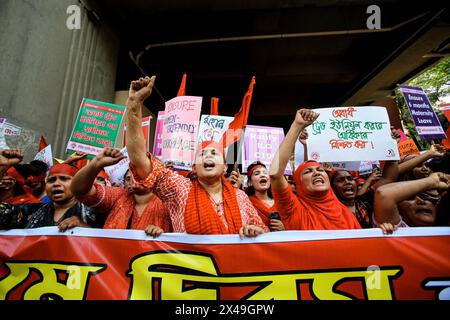 Am 1. Mai 2024 nahmen Bekleidungsarbeiter und andere Aktivisten der Arbeiterorganisation an einer Demonstration zum Mai oder Internationalen Arbeitstag in Dhaka, Bangladesch, Teil. Dhaka Dhaka Bezirk Bangladesch Copyright: XHabiburxRahmanx Stockfoto