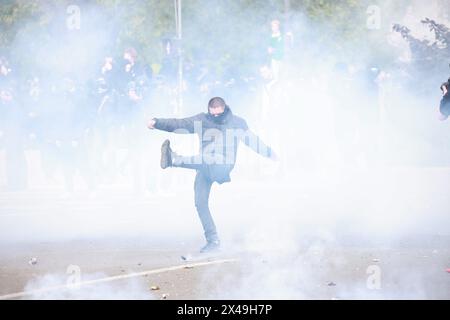 Paris, Frankreich. Mai 2024. © PHOTOPQR/LE PARISIEN/Olivier Arandel ; Paris ; 01/05/2024 ; Paris, France Mercredi 1er mai 2024 Le cortège parisien part de la Place de la République à 14 heures direction la Place de la Nation. 15 000 à 30 000 personnes sont attendues dans la capitale LP/Olivier Arandel - traditionelle Paraden und Demonstrationen in den Straßen am Maitag in Frankreich *** Lokaler Titel *** LP/Olivier Arandel Credit: MAXPPP/Alamy Live News Stockfoto