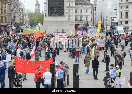 London, Großbritannien. Mai 2024. Der Londoner Maimarsch von Clerkenwell Green kommt auf dem Trafalgar Square an, um von gewerkschaftsführern und anderen zu sprechen. Quelle: Phil Robinson/Alamy Live News Stockfoto