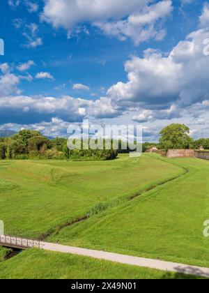 Lucca alte Stadtmauern Glacis wunderschöner Park Stockfoto