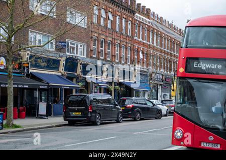 LONDON, 3. APRIL 2024: Cricklewood High Street. Gegend im Nordwesten Londons Stockfoto