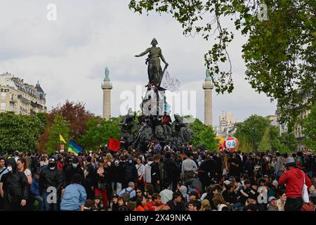 Paris, Frankreich. Mai 2024. © PHOTOPQR/LE PARISIEN/Amélie Dibon ; Paris ; 01/05/2024 ; Manifestation du 1er Mai - traditionelle Paraden und Demonstrationen auf den Straßen am Maitag in Frankreich Credit: MAXPPP/Alamy Live News Stockfoto