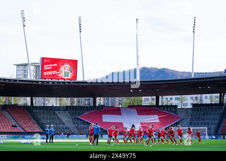 Zürich, Schweiz. April 2024. Zürich, Schweiz, 5. April 2024: Spieler der Schweiz während des Aufwärmens vor dem Fußball-Spiel der UEFA Womens European Qualifiers zwischen der Schweiz und der Türkei im Letzigrund Stadion in Zürich, Schweiz. (Daniela Porcelli/SPP) Credit: SPP Sport Press Photo. /Alamy Live News Stockfoto