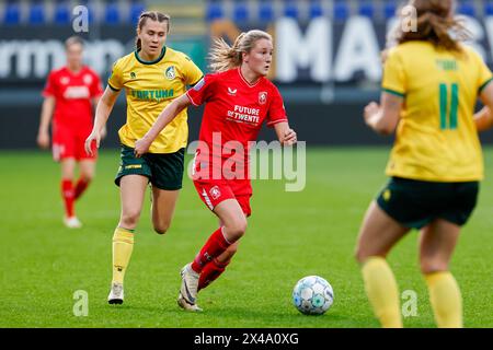 SITTARD - 01.05.2024, Fortuna Sittard Stadion, Fußball, niederländisches Azerion Vrouwen Eredivisie, Saison 2023 - 2024. Fortuna Sittard - FC Twente (Frau), FC Twente Spieler Leonie Vliek Credit: Pro Shots/Alamy Live News Stockfoto