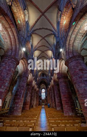 Die St. Magnus Kathedrale in Kirkwall ist sowohl innen als auch außen atemberaubend. Es ist aus rotem und gelbem Sandstein gebaut und ein muss in Orkney Stockfoto