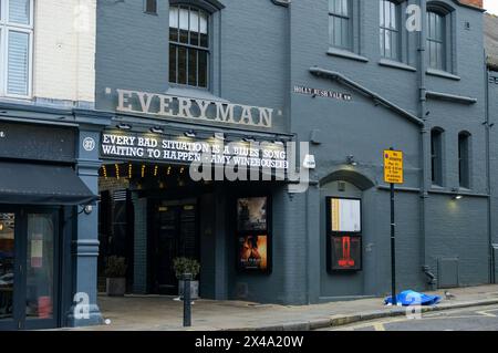 LONDON, 24. APRIL 2024: Everyman on the Hill. Belsize Park Zweig der Kinotheaterkette Stockfoto