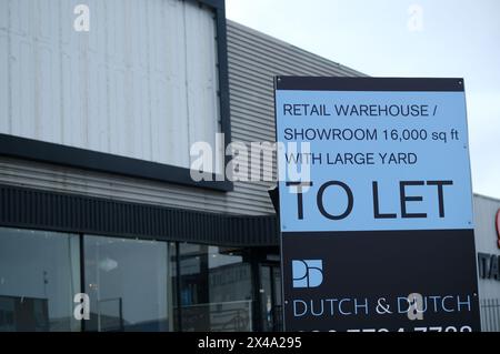 LONDON, 23. APRIL 2024: Industrielager wird in der Nähe von North London angemietet Stockfoto