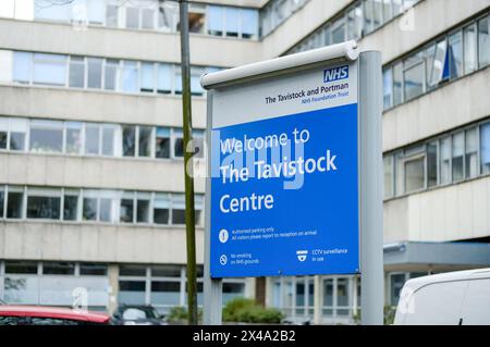 LONDON – 25. APRIL 2024: Tavistock Centre, auch bekannt als Tavistock and Portman NHS Foundation Trust in NW3. Ein NHS Mental Health Foundation Trust Stockfoto