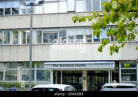 LONDON – 25. APRIL 2024: Tavistock Centre, auch bekannt als Tavistock and Portman NHS Foundation Trust in NW3. Ein NHS Mental Health Foundation Trust Stockfoto