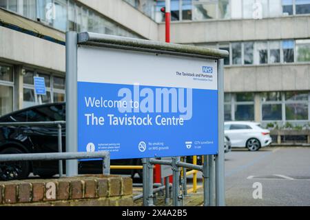 LONDON – 25. APRIL 2024: Tavistock Centre, auch bekannt als Tavistock and Portman NHS Foundation Trust in NW3. Ein NHS Mental Health Foundation Trust Stockfoto