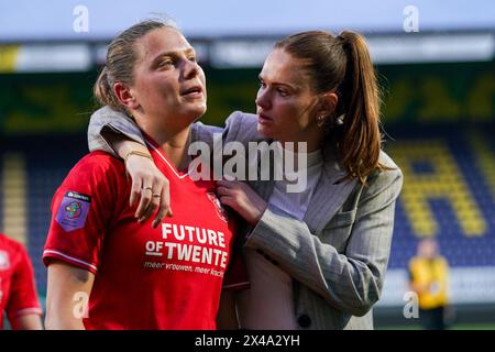 Sittard, Niederlande. Mai 2024. SITTARD, NIEDERLANDE - 1. MAI: Spieler des FC Twente während des niederländischen Azerion Frauen-Eredivisie-Spiels zwischen Fortuna Sittard und FC Twente im Fortuna Sittard Stadion am 1. Mai 2024 in Sittard, Niederlande. (Foto von Joris Verwijst/Orange Pictures) Credit: Orange Pics BV/Alamy Live News Stockfoto