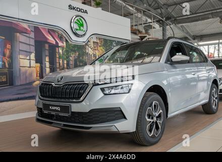 Kiew, Ukraine - 08. Mai 2023: Das tschechische Neuwagenmodell Skoda Kamiq wird im Autosalon Praha Auto ausgestellt. Kamiq ist ein subkompakter Crossover-SUV i Stockfoto