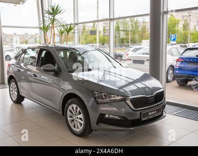 Kiew, Ukraine - 08. Mai 2023: Das tschechische Neuwagenmodell Skoda Scala wird im Autosalon Praha Auto ausgestellt. Scala ist ein kleiner Familienwagen oder Kompaktwagen Stockfoto