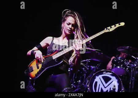 Rio de Janeiro, Brasilien, 30. April 2024. - Bassist Tanya O'Callaghan, während des Konzerts des dua turner "The Mandrake Project", in Qualistage, in Th Stockfoto