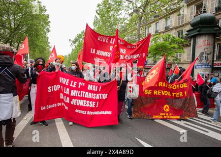 Paris, Frankreich. Mai 2024. Demonstranten während der jährlichen Kundgebung zum Tag der Arbeit in Paris, Frankreich am 1. Mai 2024. Foto: Pierrick Villette/ABACAPRESS. COM Credit: Abaca Press/Alamy Live News Stockfoto