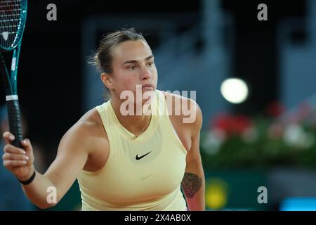 Madrid, Spanien. Mai 2024. Aryna Sabalenka gegen Mirra Andreeva während ihres Viertelfinalspiels am 9. Tag der Mutua Madrid Open in La Caja Magica am 1. Mai 2024 in Madrid. (Foto: Oscar Gonzalez/SIPA USA) Credit: SIPA USA/Alamy Live News Stockfoto