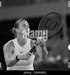 Madrid, Spanien. Mai 2024. Aryna Sabalenka gegen Mirra Andreeva während ihres Viertelfinalspiels am 9. Tag der Mutua Madrid Open in La Caja Magica am 1. Mai 2024 in Madrid. (Foto: Oscar Gonzalez/SIPA USA) Credit: SIPA USA/Alamy Live News Stockfoto