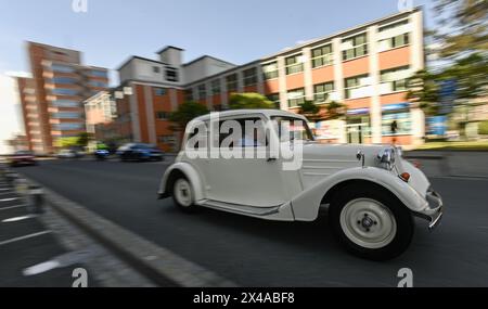 Zlin, Tschechische Republik. Mai 2024. Mai (Labor Day) Parade ging vom Wolkenkratzer Bata zum Namesti Miru in Zlin, Tschechische Republik, 1. Mai 2024. Die Initiierung der Tradition der Bata May-Feierlichkeiten im städtischen Raum folgt auf die direkte Beteiligung und Einmischung des Unternehmens in die Kommunalpolitik im Jahr 1923. Quelle: Dalibor Gluck/CTK Photo/Alamy Live News Stockfoto