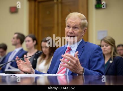 Washington, Vereinigte Staaten Von Amerika. April 2024 30. Washington, Vereinigte Staaten von Amerika. 30. April 2024. Bill Nelson, Administrator der NASA, bezeugt vor der Anhörung des House Science, Space, and Technology Committee über das Budget des NASA Fiscal Year 2025 im Rayburn House Office Building, 30. April 2024 in Washington, DC Credit: Bill Ingalls/NASA/Alamy Live News Stockfoto