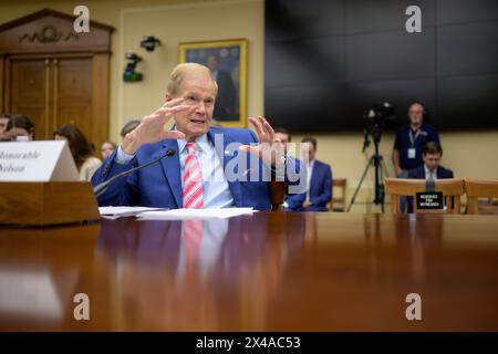 Washington, Vereinigte Staaten Von Amerika. April 2024 30. Washington, Vereinigte Staaten von Amerika. 30. April 2024. Bill Nelson, Administrator der NASA, bezeugt vor der Anhörung des House Science, Space, and Technology Committee über das Budget des NASA Fiscal Year 2025 im Rayburn House Office Building, 30. April 2024 in Washington, DC Credit: Bill Ingalls/NASA/Alamy Live News Stockfoto