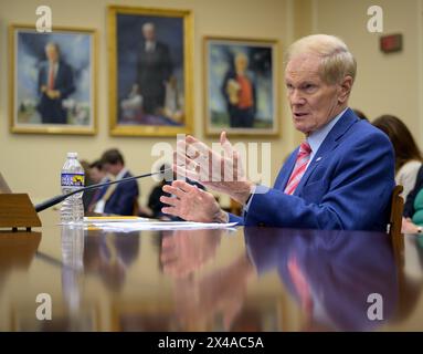 Washington, Vereinigte Staaten Von Amerika. April 2024 30. Washington, Vereinigte Staaten von Amerika. 30. April 2024. Bill Nelson, Administrator der NASA, bezeugt vor der Anhörung des House Science, Space, and Technology Committee über das Budget des NASA Fiscal Year 2025 im Rayburn House Office Building, 30. April 2024 in Washington, DC Credit: Bill Ingalls/NASA/Alamy Live News Stockfoto
