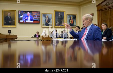 Washington, Vereinigte Staaten Von Amerika. April 2024 30. Washington, Vereinigte Staaten von Amerika. 30. April 2024. Bill Nelson, Administrator der NASA, bezeugt vor der Anhörung des House Science, Space, and Technology Committee über das Budget des NASA Fiscal Year 2025 im Rayburn House Office Building, 30. April 2024 in Washington, DC Credit: Bill Ingalls/NASA/Alamy Live News Stockfoto