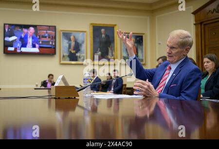 Washington, Vereinigte Staaten Von Amerika. April 2024 30. Washington, Vereinigte Staaten von Amerika. 30. April 2024. Bill Nelson, Administrator der NASA, bezeugt vor der Anhörung des House Science, Space, and Technology Committee über das Budget des NASA Fiscal Year 2025 im Rayburn House Office Building, 30. April 2024 in Washington, DC Credit: Bill Ingalls/NASA/Alamy Live News Stockfoto