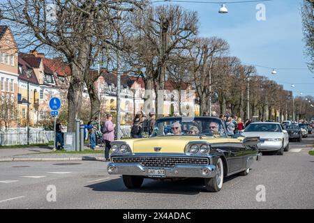 Ford Fairlane 500 1959 bei der Classic Car Parade zum Frühjahr am Mai 2024 in Norrköping, Schweden Stockfoto