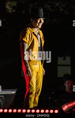 HERMOSILLO, MEXIKO - APRIL 30: Christian Nodal tritt während eines Konzerts in der Explanada de las Estrellas de la ExpoGan Sonora am 30. April 2024 in Hermosillo, Mexiko auf. (Foto: Sebastian Gaxiola/Norte Photo) Stockfoto