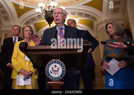 Washington, Usa. Mai 2024. Mitch McConnell, der Minderheitenführer des US-Senats, war am Mittwoch, den 1. Mai 2024, auf einer Pressekonferenz nach einem wöchentlichen politischen Mittagessen im US-Kapitol in Washington, DC. Foto: Annabelle Gordon/UPI. Quelle: UPI/Alamy Live News Stockfoto