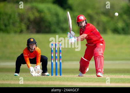 Stokenchurch, Großbritannien, 1. Mai 2024. Seren Smale of Thunder schlägt beim Rachael Heyhoe Flint Trophy Spiel zwischen Southern Vipers und Thunder auf dem Wormsley Cricket Ground. Quelle: Dave Vokes/Alamy Live News Stockfoto