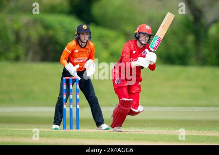 Stokenchurch, Großbritannien, 1. Mai 2024. Danielle Collins of Thunder schlägt beim Rachael Heyhoe Flint Trophy Spiel zwischen Southern Vipers und Thunder auf dem Wormsley Cricket Ground. Quelle: Dave Vokes/Alamy Live News Stockfoto