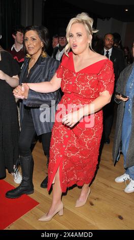 Meera Syal und Rebel Wilson bei der britischen Filmpremiere „The Almond and the Seahorse“, Vue West End, Leicester Square, am Dienstag, den 30. April 2024 in London, England, Großbritannien. CAP/CAN ©CAN/Capital Pictures Stockfoto