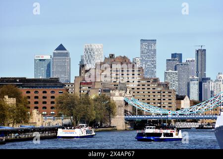 Londons abwechslungsreiche Skyline mit Blick auf die Themse Stockfoto