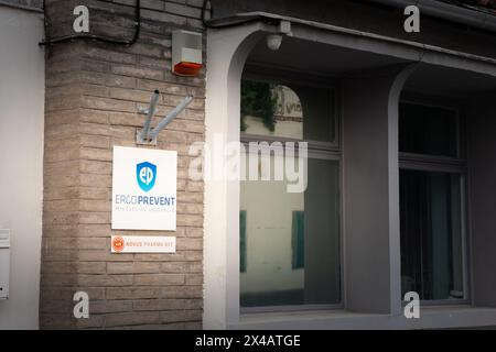 Bild eines Schildes mit dem Logo von Ergo Prevent in ihrem Büro in Villany, Ungarn. ERGO Prevent ist ein Unternehmen, das eine Reihe von gesundheitsbezogenen Produkten anbietet Stockfoto