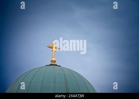 Bild des belgrader Katharertempels von St. Sava, von außen gesehen. Die Kirche St. Sava, oder Hram Svetog Save, ist ein serbisch-orthodoxer chur Stockfoto