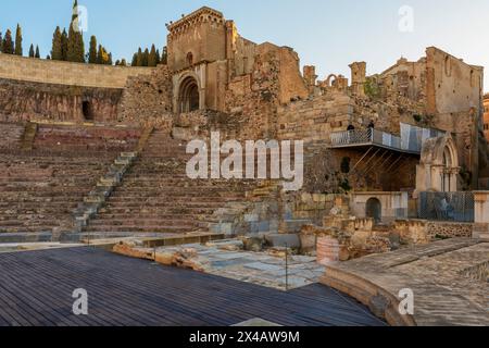 Ruinen unter Restaurierung des römischen Theaters aus dem 1. Jahrhundert v. Chr., archäologische Entdeckung in der Stadt Cartagena, Region Murcia, Spanien. Stockfoto