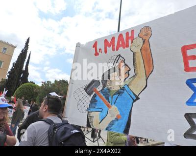 Athen, Griechenland. Mai 2024. Demonstration in Athen zum Jahrestag des Mayday mit Menschen, die Erhöhungen und höhere Leistungen fordern. Die Demonstranten verurteilten auch den Krieg in Gaza. (Foto: George Panagakis/Pacific Press) Credit: Pacific Press Media Production Corp./Alamy Live News Stockfoto