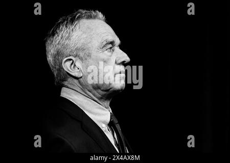 Der unabhängige Präsidentschaftskandidat Robert F. Kennedy Jr. kündigte am 1. Mai 2024 in Brooklyn, NY, das Versprechen „No Spoiler“ für die bevorstehenden Wahlen an Stockfoto