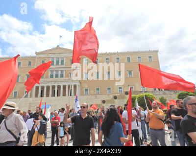 Athen, Attika, Griechenland. Mai 2024. Demonstration in Athen zum Jahrestag des Mayday mit Menschen, die Erhöhungen und höhere Leistungen fordern. Die Demonstranten verurteilten auch den Krieg in Gaza. (Kreditbild: © George Panagakis/Pacific Press via ZUMA Press Wire) NUR REDAKTIONELLE VERWENDUNG! Nicht für kommerzielle ZWECKE! Stockfoto