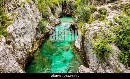 Fantastische Soca-Schlucht in den slowenischen Alpen. Große Soca-Schlucht (Velika korita Soce), Triglav-Nationalpark, Slowenien. Toller Canyon des Soca Flusses, Bovec Stockfoto