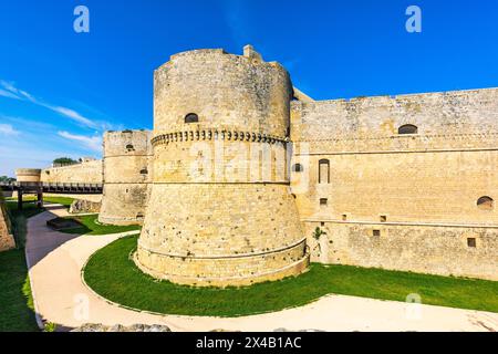 Blick auf die Stadt Otranto auf der Halbinsel Salento im Süden Italiens, östlichste Stadt Italiens (Apulien) an der Küste der Adria. Blick auf Otra Stockfoto