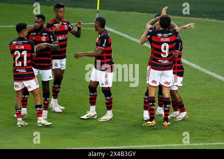 Rio de Janeiro, Brasilien. Mai 2024. Pedro von Flamengo feiert, nachdem er das erste Tor seiner Mannschaft während des Spiels zwischen Flamengo und Amazonas erzielte, für die erste Etappe der dritten Phase des Brasilianischen Cups 2024 im Maracana-Stadion in Rio de Janeiro am 1. Mai. Foto: Nadine Freitas/DiaEsportivo/Alamy Live News Credit: DiaEsportivo/Alamy Live News Stockfoto