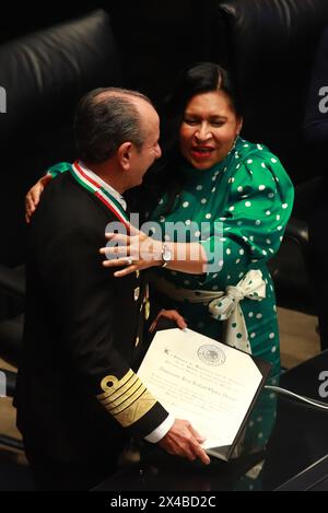 Nicht exklusiv: Mexikanisches Marineministerium, Admiral Rafael Ojeda Durán und die Präsidentin des Verwaltungsrats des mexikanischen Senats, Ana Lilia R. Stockfoto