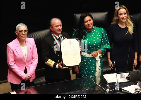 Nicht exklusiv: Mexikanisches Marineministerium, Admiral Rafael Ojeda Durán und die Präsidentin des Verwaltungsrats des mexikanischen Senats, Ana Lilia R. Stockfoto