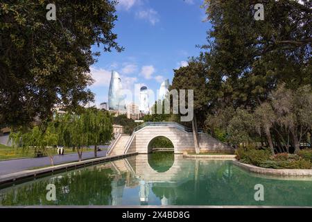 Baku. Aserbaidschan. 05.27. 2021. Wasserkanäle von Venedig auf dem Primorsky Boulevard. Stockfoto