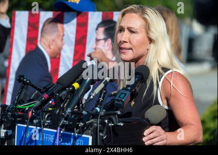 Washington, Usa. Mai 2024. Die Repräsentantin der Vereinigten Staaten Marjorie Taylor Greene (Republikanerin von Georgia) hält während einer Pressekonferenz im US Capitol in Washington, DC, USA, am Mittwoch, den 1. Mai, eine Rede über die Zukunft des Repräsentantenhauses. 2024. GOP-Rep. Marjorie Taylor Greene kündigte am Mittwoch an, dass sie eine Abstimmung über die Amtsenthebung des Repräsentantensprechers Mike Johnson in der nächsten Woche erzwingen werde. ein Schritt, der kommt, nachdem die Demokraten gesagt haben, sie würden dafür stimmen, dass Johnson seinen Job nicht verliert. Foto von Rod Lamkey/CNP/ABACAPRESS. CM Credit: Abaca Press/Alamy Live News Stockfoto